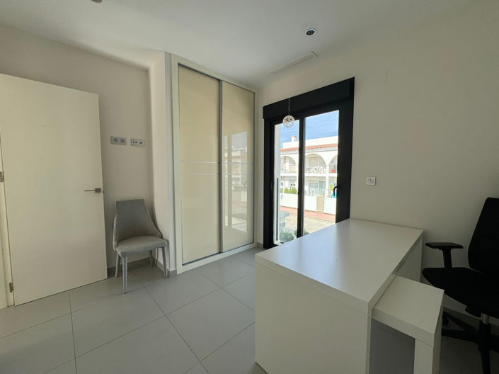 Image No.10-3 Bed Villa for sale