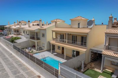 2419-308799-d4a7072701644bd18f6c9ffe77b802fa4