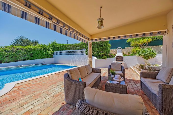 Image No.2-Villa de 4 chambres à vendre à Albufeira