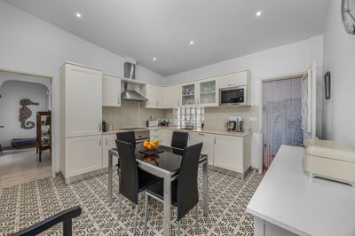 2419-350727-d4a7072701644bd18f6c9ffe77b802fa4