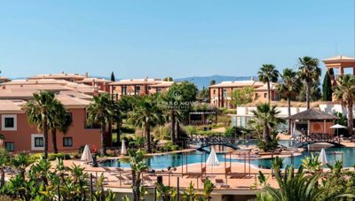 2419-265702-d4a7072701644bd18f6c9ffe77b802fa4