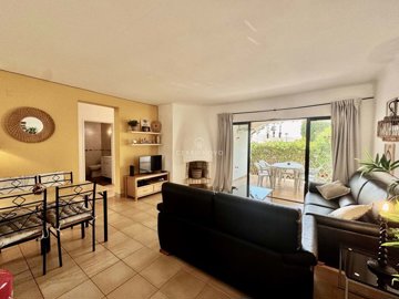 2419-352284-d4a7072701644bd18f6c9ffe77b802fa4