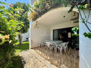 2419-352284-d4a7072701644bd18f6c9ffe77b802fa4