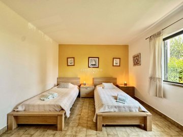 2419-352284-d4a7072701644bd18f6c9ffe77b802fa4