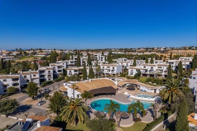 2419-352284-d4a7072701644bd18f6c9ffe77b802fa4