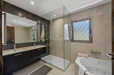 2419-356635-d4a7072701644bd18f6c9ffe77b802fa4