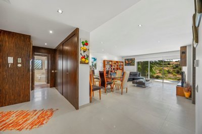 2419-356635-d4a7072701644bd18f6c9ffe77b802fa4