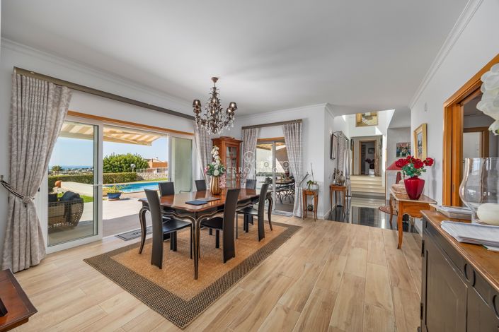 Image No.2-4 Bed Villa for sale