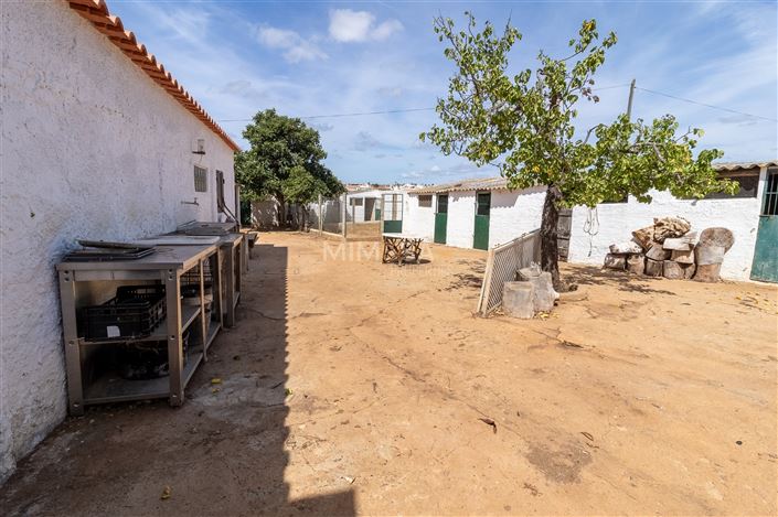 Image No.15-3 Bed Farmhouse for sale