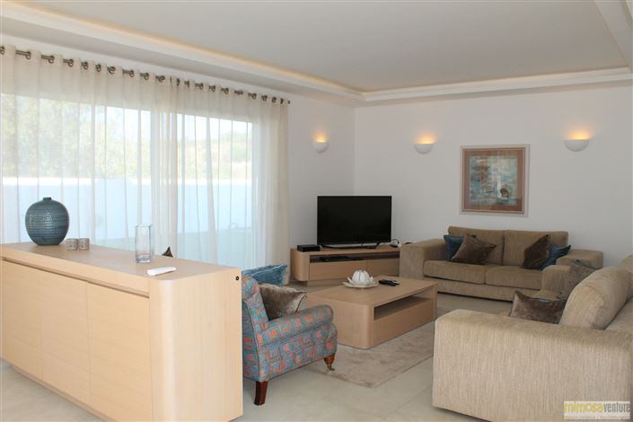 Image No.2-Maison de 4 chambres à vendre à Lagos