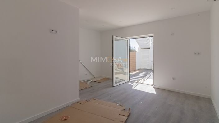 Image No.10-2 Bed Flat for sale