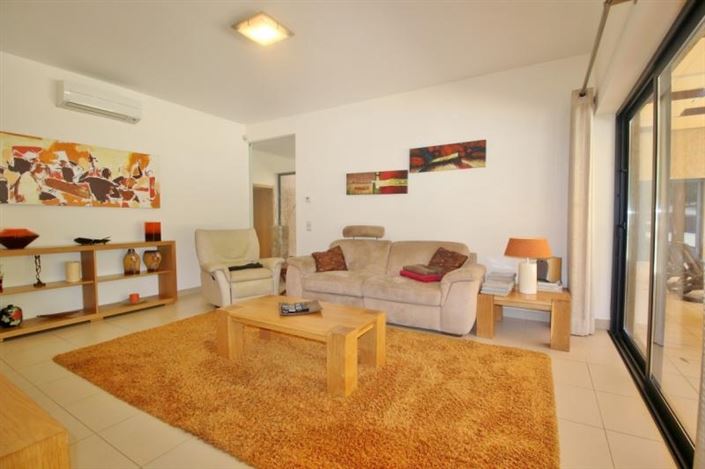 Image No.10-5 Bed House for sale