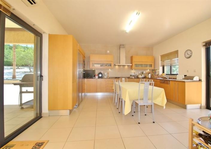 Image No.8-5 Bed House for sale