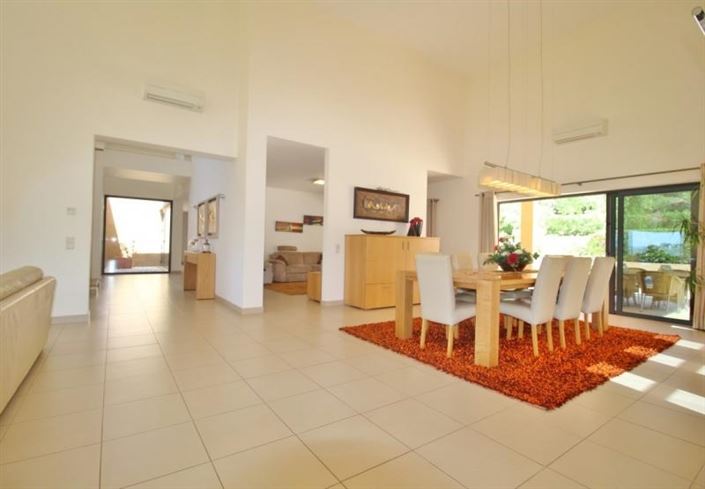 Image No.9-5 Bed House for sale