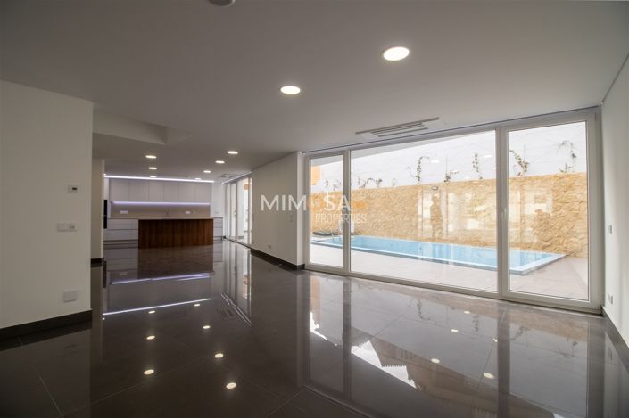 Image No.4-Maison de 4 chambres à vendre à Lagos