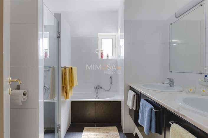 Image No.15-3 Bed House for sale