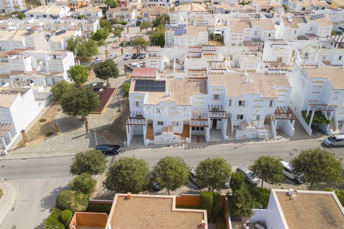 Image No.2-Propriété de 3 chambres à vendre à Lagos