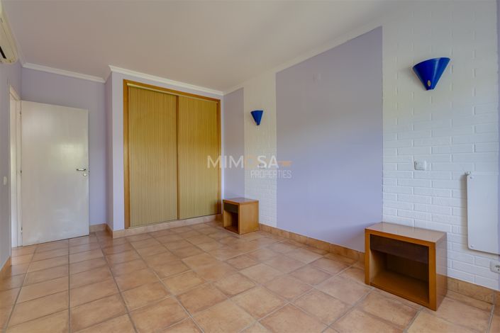 Image No.15-3 Bed Flat for sale