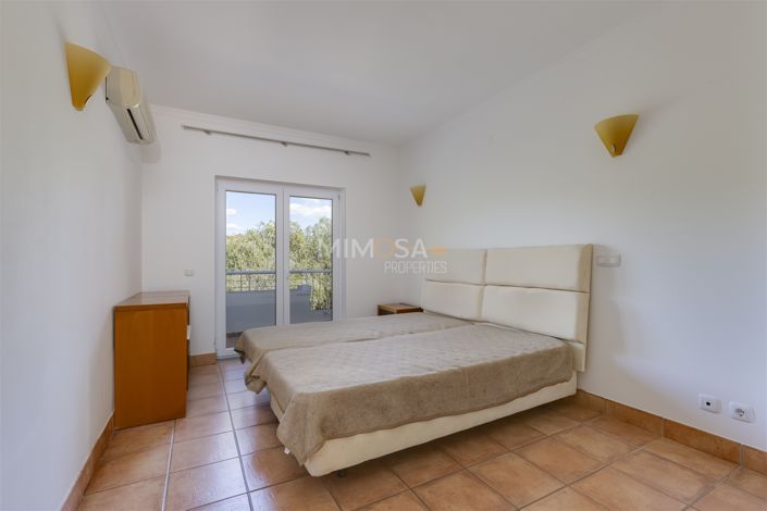 Image No.18-3 Bed Flat for sale