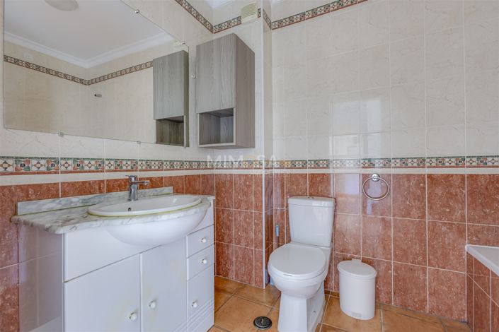 Image No.22-3 Bed Flat for sale