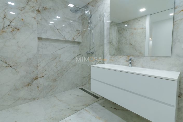 Image No.6-4 Bed Flat for sale