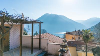Casa-con-ampio-terrazzo-a-Argegno