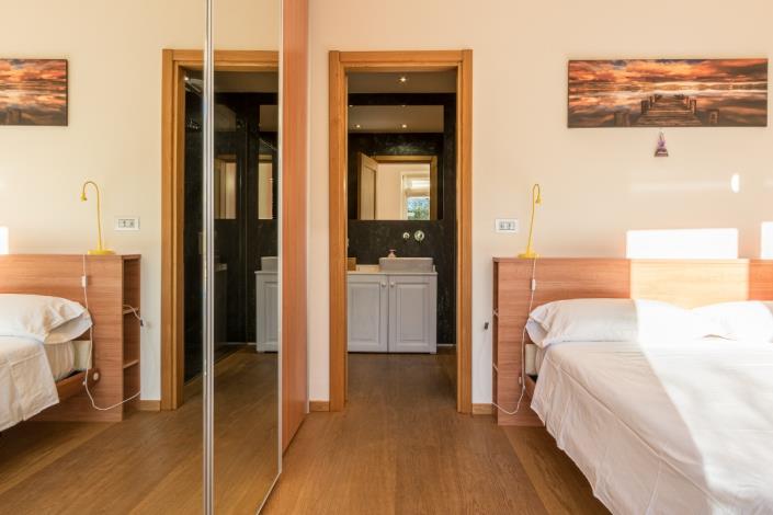 Image No.30-5 Bed Villa for sale