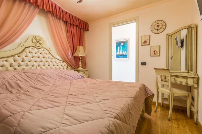 Image No.25-3 Bed Apartment for sale