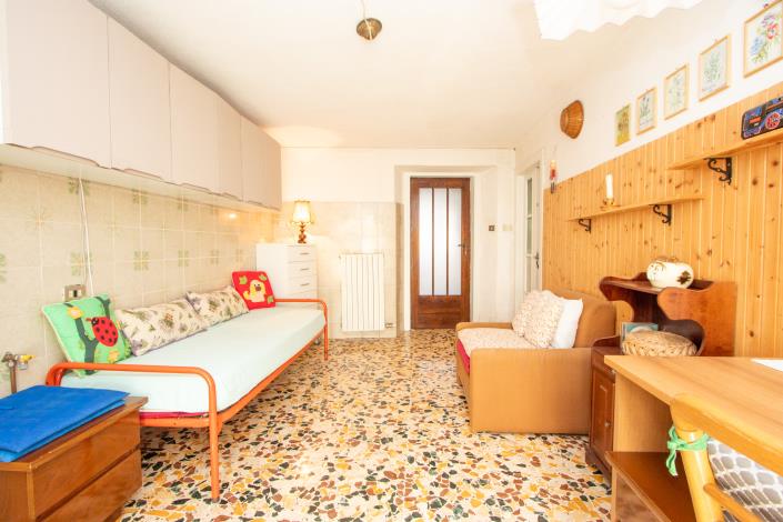 Image No.18-4 Bed House for sale