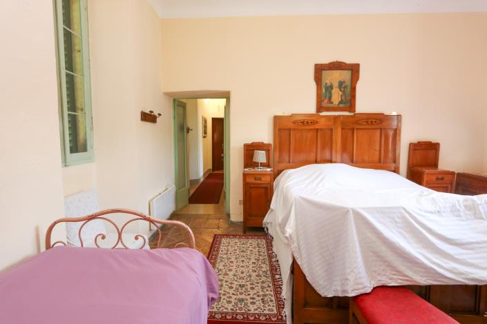 Image No.12-2 Bed House for sale