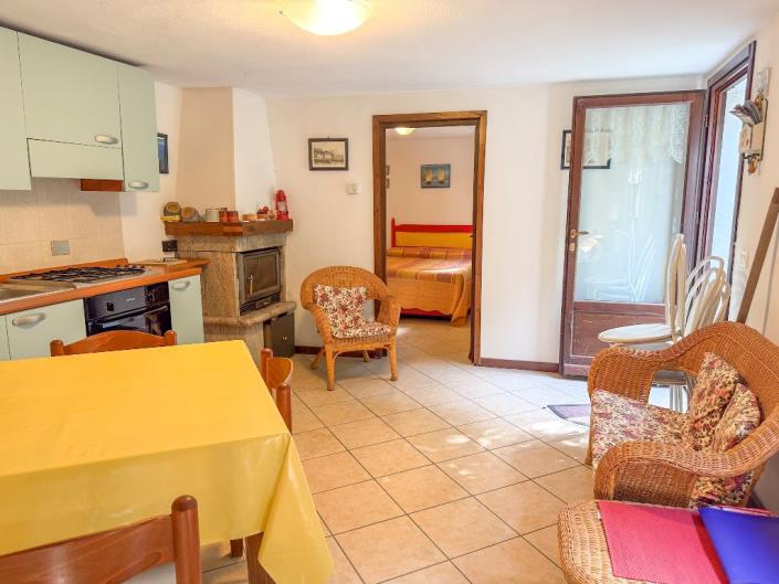 Image No.13-2 Bed House for sale