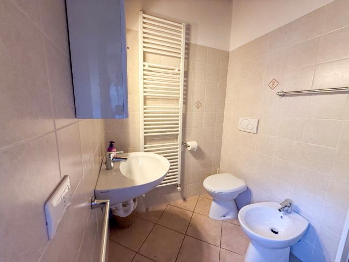 Image No.20-2 Bed House for sale