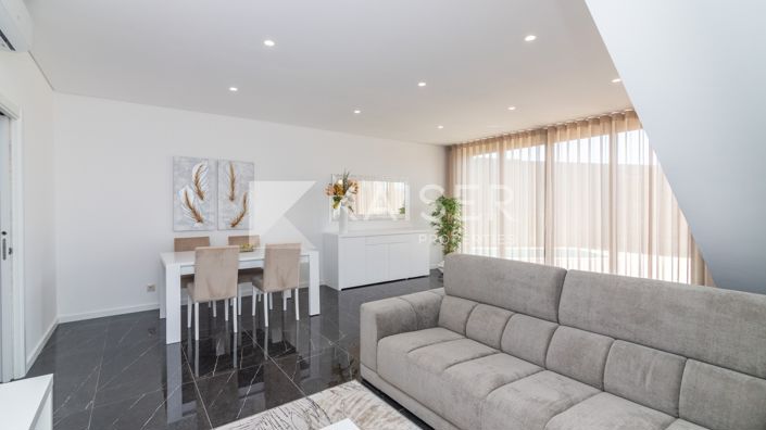 Image No.10-3 Bed Townhouse for sale