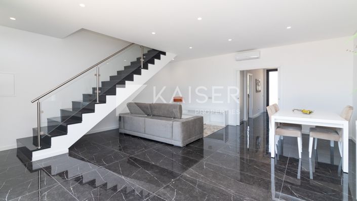 Image No.11-3 Bed Townhouse for sale