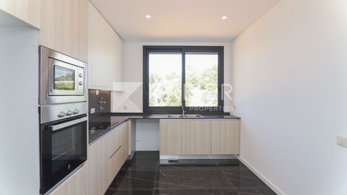 Image No.14-3 Bed Townhouse for sale