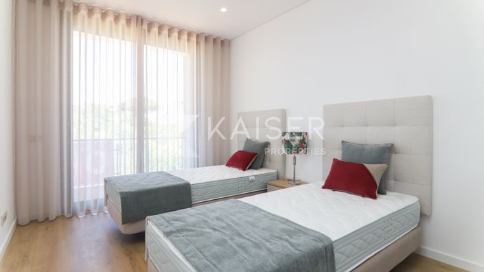 Image No.18-3 Bed Townhouse for sale