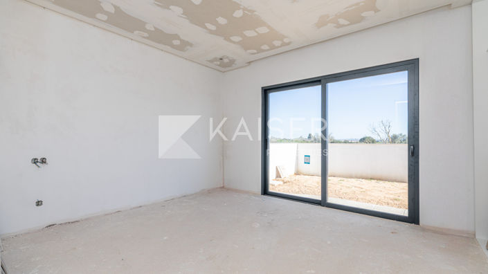 Image No.11-3 Bed Townhouse for sale