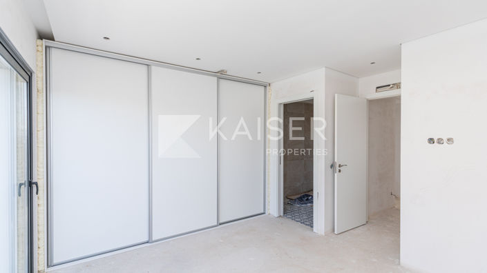 Image No.15-3 Bed Townhouse for sale