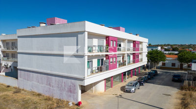 1 - Albufeira, Commercial