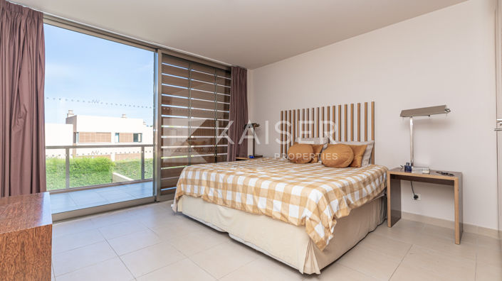 Image No.12-3 Bed Townhouse for sale