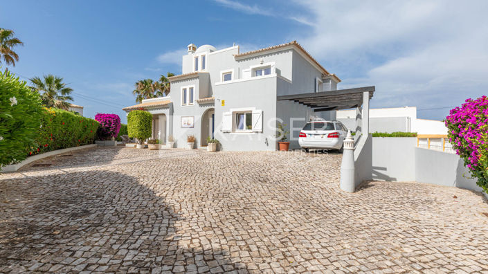 Image No.2-4 Bed Villa for sale