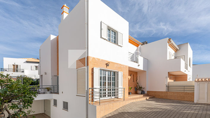 Image No.2-Villa de 4 chambres à vendre à Albufeira