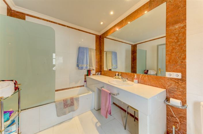 Image No.19-4 Bed Townhouse for sale