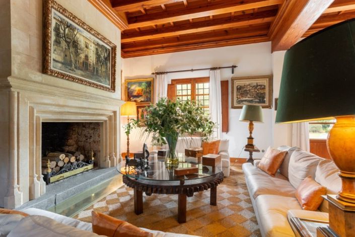 Image No.20-16 Bed Property for sale