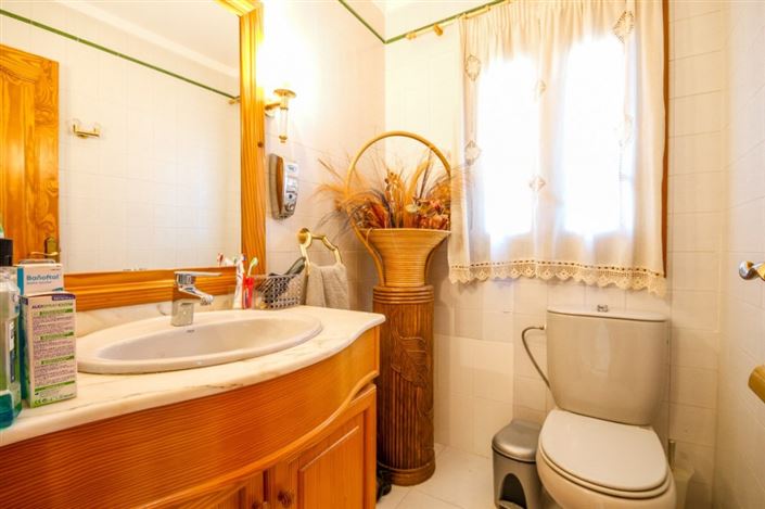 Image No.17-5 Bed Chalet for sale