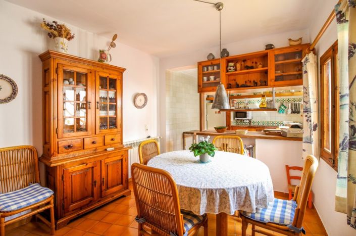 Image No.3-6 Bed Townhouse for sale