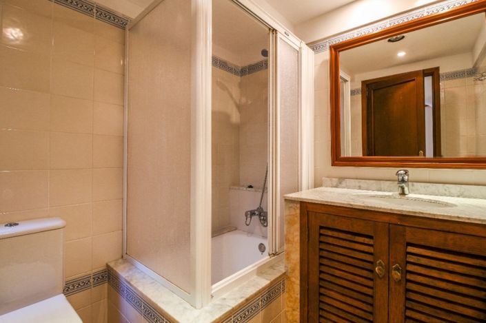 Image No.12-3 Bed Townhouse for sale