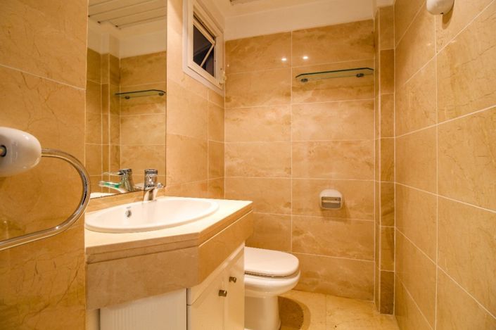 Image No.8-4 Bed Property for sale