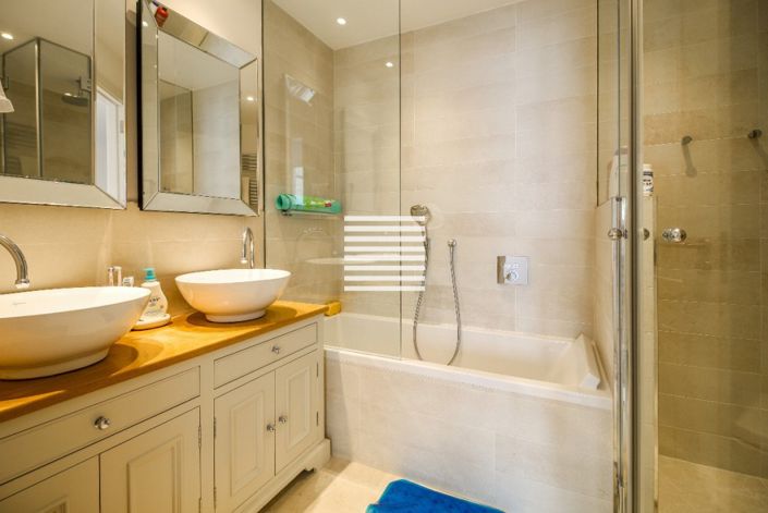 Image No.15-4 Bed Property for sale