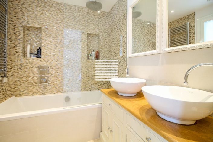 Image No.17-4 Bed Property for sale